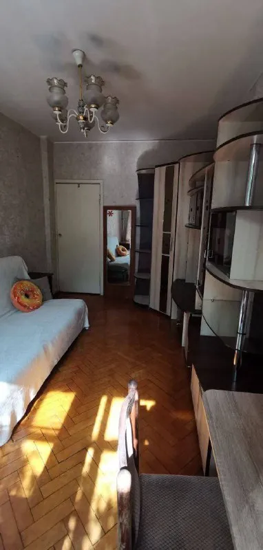 2-к квартира🏙️ м. Филевский парк4️⃣ сдам 2-к квартиру или 2 комнаты отдельно рядом с м. Филёвский парк (8 минут пешком) и славянский бульвар (13 минут пешком). Комнаты изолированные. 4 этаж из пяти. Предпочтение либо семье либо двум девушкам по комнате. Желательно некурящим. 💳цена: 60.000₽ вместе с коммуналкой и счетчиками (или 30000₽ за комнату). Никаких доплат больше не нужно. Из животных можно кошку, но не собаку. Из техники есть холодильник, микроволновка, стиральная машина, интернет, пылесос. Можно сделать косметические изменения в счёт арендной платы. Рядом большой парк, река, фитнес-центр, школа, больница, торговые центры. Частная медико-биологическая школа в соседнем доме. 💌писать в телеграм: @juliamelange или в whatsapp по номеру телефона: +7-926-561-37-21 юлия - фотография - 6