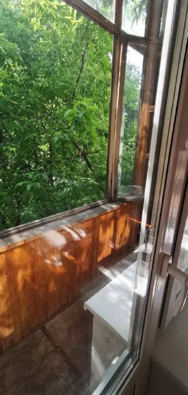 2-к квартира🏙️ м. Филевский парк4️⃣ сдам 2-к квартиру или 2 комнаты отдельно рядом с м. Филёвский парк (8 минут пешком) и славянский бульвар (13 минут пешком). Комнаты изолированные. 4 этаж из пяти. Предпочтение либо семье либо двум девушкам по комнате. Желательно некурящим. 💳цена: 60.000₽ вместе с коммуналкой и счетчиками (или 30000₽ за комнату). Никаких доплат больше не нужно. Из животных можно кошку, но не собаку. Из техники есть холодильник, микроволновка, стиральная машина, интернет, пылесос. Можно сделать косметические изменения в счёт арендной платы. Рядом большой парк, река, фитнес-центр, школа, больница, торговые центры. Частная медико-биологическая школа в соседнем доме. 💌писать в телеграм: @juliamelange или в whatsapp по номеру телефона: +7-926-561-37-21 юлия - фотография - 7