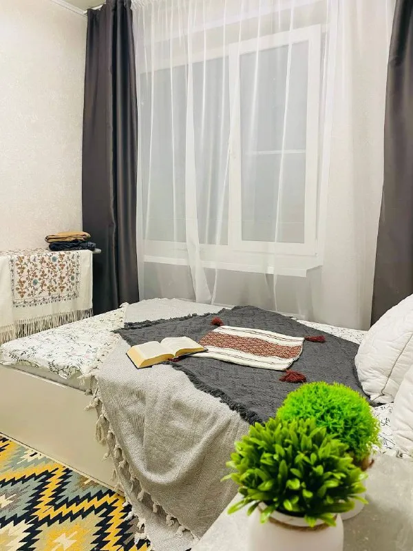 Комната, 14 м² м нагатинский затон • 5 мин пешком • 3-комнатная квартира • 3 этаж из 16 • ул коломенская 1, на карте 32 000 ₽/мес, без комиссии большой гайд по аренде холодильник • стиральная машина • интернет • мебель • лифт • консьерж • посудомойка • кондиционер • с животными • с детьми • телевизор • мусоропровод район нагатинский затон чистота 4.48 транспорт 4.39 парки и скверы 4.93 субаренда. Комната️ бкл нагатинский затон1️ отдельная комната на 1️-го человека. Что вас ждёт: светлая и уютная комната в просторной квартире с современным ремонтом. Вся мебель и техника заселяйтесь и чувствуйте себя как дома! Чистота и порядок всё аккуратно и ухожено. Правила: без алкоголя, курения и веществ официальный договор, без комиссий © предоплату до просмотра просят только мошенники! Viki, написать уровень доверия низкий ⚠️ выложить квартиру бесплатно - фотография - 2