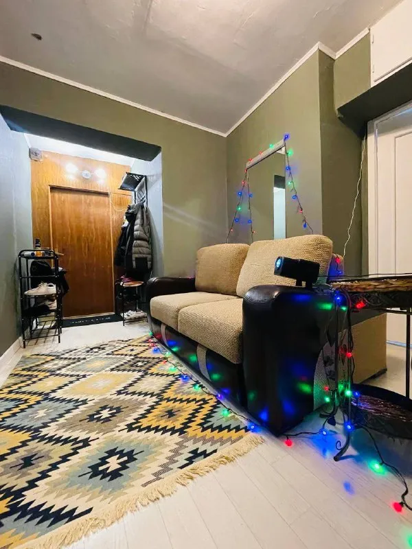 Комната, 14 м² м нагатинский затон • 5 мин пешком • 3-комнатная квартира • 3 этаж из 16 • ул коломенская 1, на карте 32 000 ₽/мес, без комиссии большой гайд по аренде холодильник • стиральная машина • интернет • мебель • лифт • консьерж • посудомойка • кондиционер • с животными • с детьми • телевизор • мусоропровод район нагатинский затон чистота 4.48 транспорт 4.39 парки и скверы 4.93 субаренда. Комната️ бкл нагатинский затон1️ отдельная комната на 1️-го человека. Что вас ждёт: светлая и уютная комната в просторной квартире с современным ремонтом. Вся мебель и техника заселяйтесь и чувствуйте себя как дома! Чистота и порядок всё аккуратно и ухожено. Правила: без алкоголя, курения и веществ официальный договор, без комиссий © предоплату до просмотра просят только мошенники! Viki, написать уровень доверия низкий ⚠️ выложить квартиру бесплатно - фотография - 4