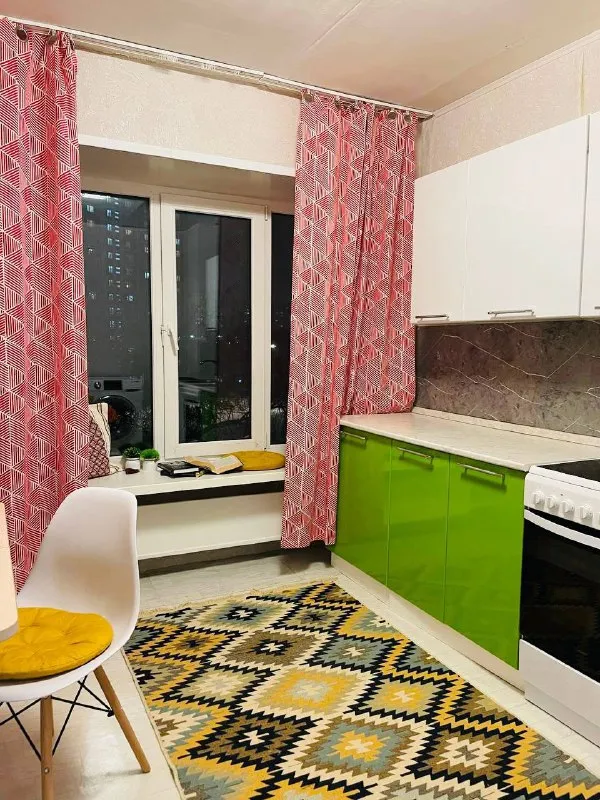 Комната, 14 м² м нагатинский затон • 5 мин пешком • 3-комнатная квартира • 3 этаж из 16 • ул коломенская 1, на карте 32 000 ₽/мес, без комиссии большой гайд по аренде холодильник • стиральная машина • интернет • мебель • лифт • консьерж • посудомойка • кондиционер • с животными • с детьми • телевизор • мусоропровод район нагатинский затон чистота 4.48 транспорт 4.39 парки и скверы 4.93 субаренда. Комната️ бкл нагатинский затон1️ отдельная комната на 1️-го человека. Что вас ждёт: светлая и уютная комната в просторной квартире с современным ремонтом. Вся мебель и техника заселяйтесь и чувствуйте себя как дома! Чистота и порядок всё аккуратно и ухожено. Правила: без алкоголя, курения и веществ официальный договор, без комиссий © предоплату до просмотра просят только мошенники! Viki, написать уровень доверия низкий ⚠️ выложить квартиру бесплатно - фотография - 6