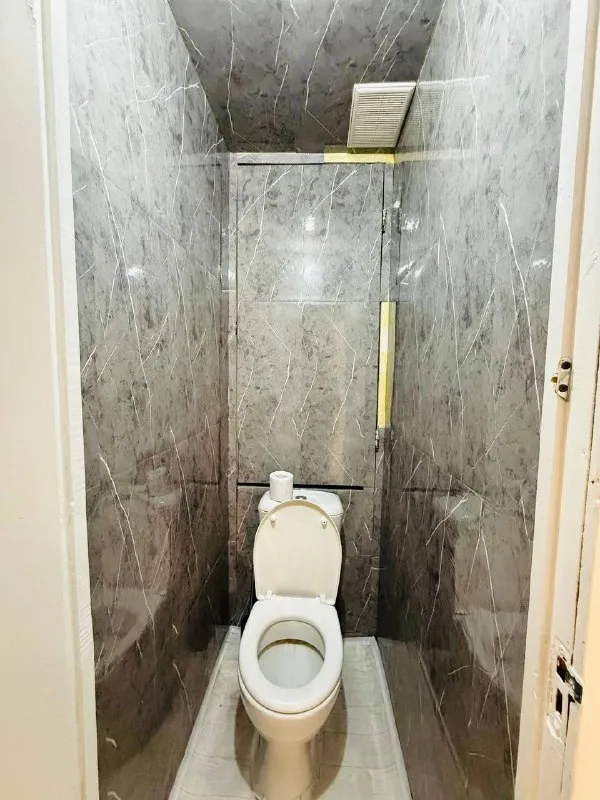 Комната, 14 м² м нагатинский затон • 5 мин пешком • 3-комнатная квартира • 3 этаж из 16 • ул коломенская 1, на карте 32 000 ₽/мес, без комиссии большой гайд по аренде холодильник • стиральная машина • интернет • мебель • лифт • консьерж • посудомойка • кондиционер • с животными • с детьми • телевизор • мусоропровод район нагатинский затон чистота 4.48 транспорт 4.39 парки и скверы 4.93 субаренда. Комната️ бкл нагатинский затон1️ отдельная комната на 1️-го человека. Что вас ждёт: светлая и уютная комната в просторной квартире с современным ремонтом. Вся мебель и техника заселяйтесь и чувствуйте себя как дома! Чистота и порядок всё аккуратно и ухожено. Правила: без алкоголя, курения и веществ официальный договор, без комиссий © предоплату до просмотра просят только мошенники! Viki, написать уровень доверия низкий ⚠️ выложить квартиру бесплатно - фотография - 8