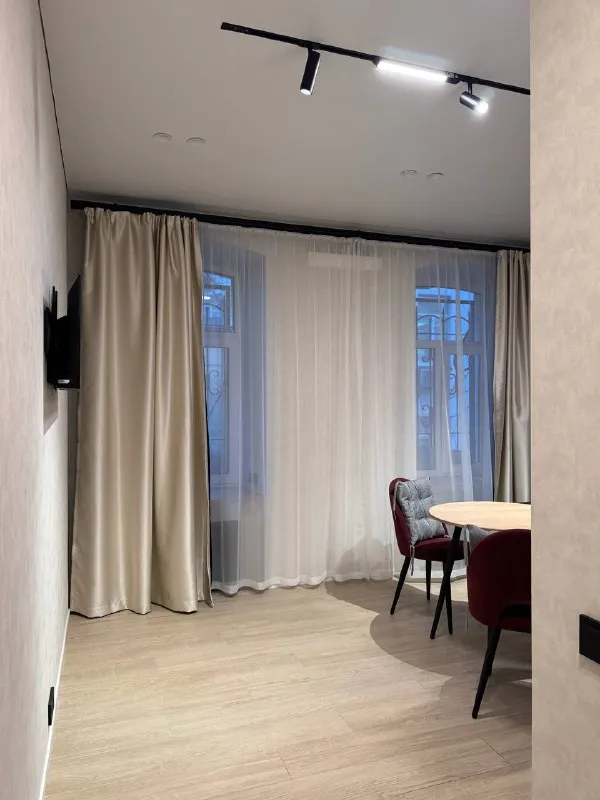 Студия, 22.1 м² м таганская • 5 мин пешком • 1 этаж из 3 • пер 2-й котельнический 3, на карте 90 000 ₽/мес, без комиссии большой гайд по аренде холодильник • стиральная машина • интернет • мебель • телевизор • посудомойка • кондиционер • с животными • с детьми • мусоропровод • лифт • консьерж таганский район чистота 4.38 транспорт 4.61 парки и скверы 3.31 собственник. Собственник. М. Таганская 5-6 мин пешком. Коммуналка + залог мес. Плата студия 22.1кв. М. Аренда возможна уже, апартаменты полностью укомплектованы, в прекрасном состоянии. Все удобства имеются (телевизор, утюг, пылесос, микроволновка, тостерница, подушки и одеяло), ремонт новый, имеется бойлер. Общий коридор оснащен системой видео наблюдения. Имя s, написать уровень доверия средний 🆗 выложить квартиру бесплатно - фотография - 4