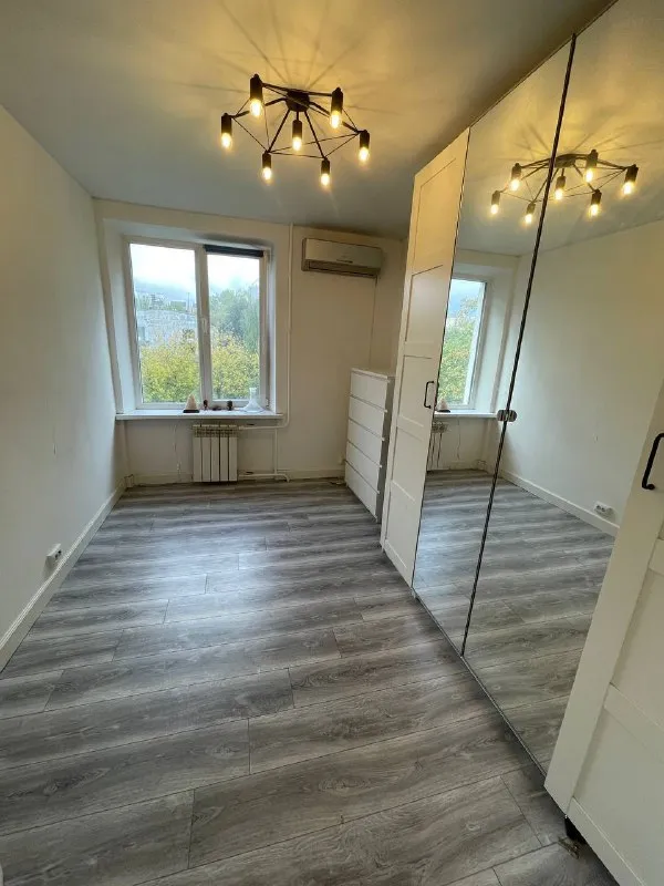 2-к квартира🏙️ м. Фонвизинская1️⃣ сдаётся 2-комнатная квартира чистая, уютная квартира, в квартире сделан хороший ремонт. Вся необходимая мебель и техника имеются. 📍адрес: ул. Яблочкова, 32 район с развитой инфраструктурой. В непосредственной близости находятся школы и детсады. В 6/10 минутах ходьбы - 2 станции метро фонвизинская и тимирязевская. 💳цена: 85.000₽ в месяц + счетчики и месяц залога. Залог можно разбить на 2 месяца. 💌telegram: @onixxww - фотография - 6