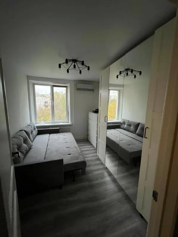 2-к квартира🏙️ м. Фонвизинская1️⃣ сдаётся 2-комнатная квартира чистая, уютная квартира, в квартире сделан хороший ремонт. Вся необходимая мебель и техника имеются. 📍адрес: ул. Яблочкова, 32 район с развитой инфраструктурой. В непосредственной близости находятся школы и детсады. В 6/10 минутах ходьбы - 2 станции метро фонвизинская и тимирязевская. 💳цена: 85.000₽ в месяц + счетчики и месяц залога. Залог можно разбить на 2 месяца. 💌telegram: @onixxww - фотография - 7