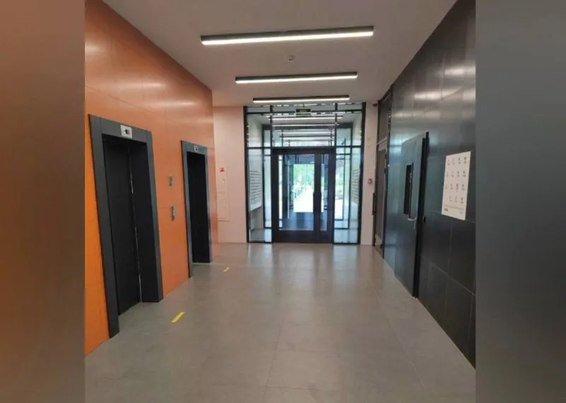 Ищу соседа/соседку🔎 м. Филатов луг1️⃣ 🏥 ищу соседа/соседку (студент-медик) | м. Филатов луг сдается изолированная комната в жк саларьево (ул. Большое понизовье, 5). Обо мне: врач. Ценю тишину, профессиональную этику и идеальную чистоту. Дома много учусь и работаю, поэтому ищу единомышленника. Требования к кандидату: • студент/ка медицинского вуза (строго). • зож: без вредных привычек (не курящих, не пьющих). • без животных. • чистоплотность: обязательное поддержание порядка в общих зонах. 💳условия без комиссии: • цена: 45.000₽/месяц + квитанция. • залог: 100% (обязателен, возвращается при выезде). • дополнительно: есть подземный паркинг и кладовая (оплачиваются отдельно). • договор: заселение только по договору с проверкой документов. 🚫 агентам не беспокоить — в помощи не нуждаюсь, сразу в бан. Связь только через электронную почту (мессенджеры часто недоступны). Пожалуйста, в письме укажите ваш вуз и курс. 💌telega: @mirarsof pik@capitol. Addy. Io ➡️предоплату/бронь/заморозку денег/автооплату до просмотра квартиры не вносить! Если по этому объявлению спрашивают какую либо оплату сообщите по контактам в описании канала. - фотография - 4