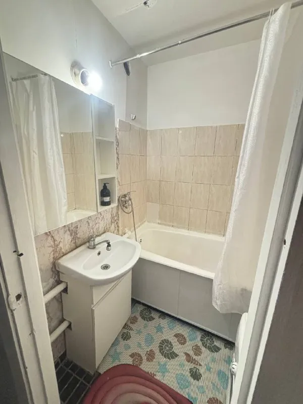 М. Аннино ищем соседку 🥰 - 7 минут от метро аннино. Проживают только девчонки. Адрес: варшавское шоссе 149к1 аренда: 17000₽/месяц. Без комиссии. Есть залог 🏢в квартире: скоростной wi-fi (5g) в наличии: посуда, бытовая техника, столовые приборы, плед, подушка и многое другое ❤️ что бы всем было комфортно 🔥 если тебе до 30, без детей и животных ты активная, чистоплотная и открыта для новых знакомство, то мы с радостью ждем тебя 🤩 а связаться можно написав 👉🏻 @tatyanapeskova - фотография - 3