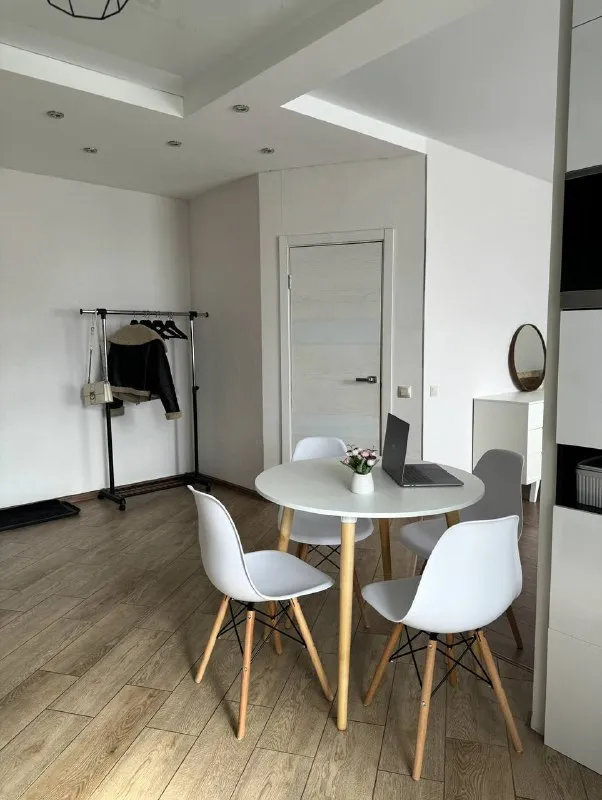 Студия, 36 м² м планерная • 15 мин на транспорте • 10 этаж из 21 • красногорск, ул новотушинская 1, на карте 70 000 ₽/мес, без комиссии большой гайд по аренде холодильник • стиральная машина • интернет • мебель • телевизор • консьерж • лифт • посудомойка • кондиционер • с животными • с детьми • мусоропровод собственник. Аренда на долгий срок. Сдает собственник. Дата заселения: после 16 января. Возможно проживание с небольшими домашними животными (по договоренности) рядом с домом есть вся необходимая инфраструктура: магазины, аптеки, кафе, салоны красоты и тд © предоплату до просмотра просят только мошенники! Viktoria p, написать уровень доверия низкий ⚠️ выложить квартиру бесплатно - фотография - 5