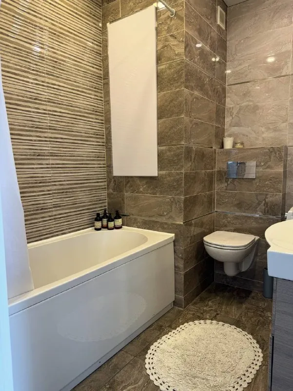 Студия, 36 м² м планерная • 15 мин на транспорте • 10 этаж из 21 • красногорск, ул новотушинская 1, на карте 70 000 ₽/мес, без комиссии большой гайд по аренде холодильник • стиральная машина • интернет • мебель • телевизор • консьерж • лифт • посудомойка • кондиционер • с животными • с детьми • мусоропровод собственник. Аренда на долгий срок. Сдает собственник. Дата заселения: после 16 января. Возможно проживание с небольшими домашними животными (по договоренности) рядом с домом есть вся необходимая инфраструктура: магазины, аптеки, кафе, салоны красоты и тд © предоплату до просмотра просят только мошенники! Viktoria p, написать уровень доверия низкий ⚠️ выложить квартиру бесплатно - фотография - 9