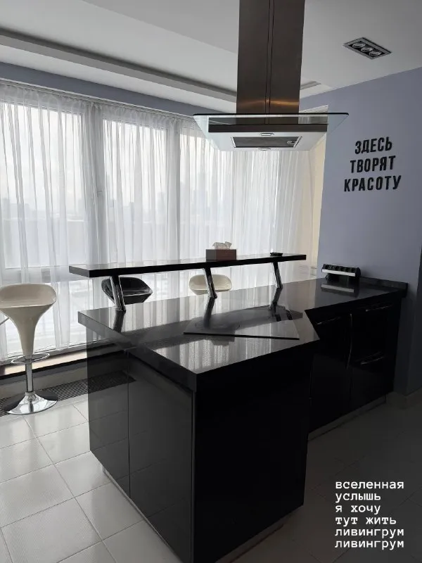 2-комн квартира, 68 м² м беговая • 1 мин пешком • 8 этаж из 32 • ш хорошёвское 12 к1, на карте 140 000 ₽/мес, без комиссии больше квартир и комнат стиральная машина • интернет • мебель • посудомойка • холодильник • кондиционер • с животными • мусоропровод • телевизор • с детьми • лифт • консьерж хорошёвский район чистота 3.84 транспорт 4.29 парки и скверы 4.60 аренда. Собственник. Собственник. Квартира готова к заселению на любой срок от 1 месяца. Панорамная лоджия, гардеробная, две изолированные комнаты, окна на 3 стороны. Два кондиционера, посудомойка, телевизор, тёплые полы, отличная шумоизоляция. Коммуналка 3-4к зимой. Рядом тц, метро, спортзал, все пвз, аптека и продуктовые. Евгения м, написать уровень доверия низкий ⚠️ выложить квартиру бесплатно - фотография - 5