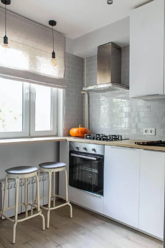 2-комн квартира, 54 м² м таганская • 10 мин пешком • 1 этаж из 9 • пер большой рогожский 15, на карте 110 000 ₽/мес, без комиссии большой гайд по аренде холодильник • стиральная машина • интернет • мебель • посудомойка • кондиционер • с детьми • мусоропровод • телевизор • лифт • с животными • консьерж таганский район чистота 4.38 транспорт 4.61 парки и скверы 3.31 собственник. Свободна с 17 декабря до июня 2026, возможно с продлением. Тв, посудомойка, вытяжка, микроволновка, духовка, кофемейкер, стир. Машина, посуда; в спальне встроенные шкафы, большая двуспальная кровать с ортопед. Матрасом, утепленная лоджия). Рядом: центр artplay, рогожский рынок, супермаркеты (азбука, вкусвиллы, пятерочка и др), библиотеки, спортзалы © предоплату до просмотра просят только мошенники! Alex, написать уровень доверия низкий ⚠️ выложить квартиру бесплатно - фотография - 8