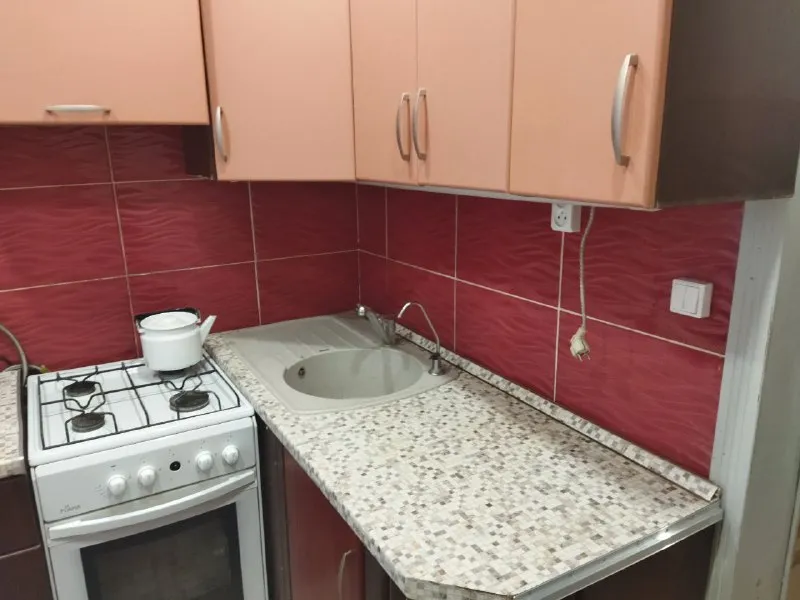 2-комн квартира, 44.5 м² м текстильщики • 5 мин пешком • 4 этаж из 5 • ул люблинская 21а, на карте 65 000 ₽/мес, без комиссии большой гайд по аренде холодильник • стиральная машина • интернет • мебель • телевизор • с детьми • с животными • посудомойка • кондиционер • мусоропровод • лифт • консьерж район текстильщики чистота 3.69 транспорт 4.06 парки и скверы 4.28 собственник. Я собственник, заселение возможно сегодня. Квартира после ремонта новые двери потолки окна. Есть балкон. Локация очень удобная, близко метро, развитая инфраструктура, вторая линия без шума и пыли. Парковка без проблем. Квартира уютная, светлая и теплая © предоплату до просмотра просят только мошенники! Имя ф, написать уровень доверия низкий ⚠️ выложить квартиру бесплатно - фотография - 5