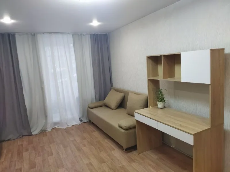 2-комн квартира, 44.5 м² м текстильщики • 5 мин пешком • 4 этаж из 5 • ул люблинская 21а, на карте 65 000 ₽/мес, без комиссии большой гайд по аренде холодильник • стиральная машина • интернет • мебель • телевизор • с детьми • с животными • посудомойка • кондиционер • мусоропровод • лифт • консьерж район текстильщики чистота 3.69 транспорт 4.06 парки и скверы 4.28 собственник. Я собственник, заселение возможно сегодня. Квартира после ремонта новые двери потолки окна. Есть балкон. Локация очень удобная, близко метро, развитая инфраструктура, вторая линия без шума и пыли. Парковка без проблем. Квартира уютная, светлая и теплая © предоплату до просмотра просят только мошенники! Имя ф, написать уровень доверия низкий ⚠️ выложить квартиру бесплатно - фотография - 8