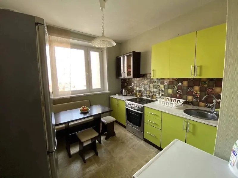 Ищем соседа🔎 м. Нижегородская1️⃣ ищем жителя (парня) на койко-место в квартиру у мцд-2 калитники - метро нижегородская. 📍адрес: нижегородская 70к1. В квартире сделан качественный ремонт, куплена новая мебель. Кухня оборудована, есть духовка и стиральная машинка пешая доступность от метро: 5 минут от мцд-2 калитники (2 станции до курской), 15 минут от метро нижегородская и мцк. В нашей квартире живут приятные увлечённые люди с интересными профессиями или хобби. 💳стоимость: 13.500₽ (включая к/у). Никакой комиссии нет. На длительный срок. Мы любим здоровый образ жизни, поэтому в квартире запрещено пить и курить! 💌писать в лс: @alina_malina14 ➡️предоплату/бронь/заморозку денег/автооплату до просмотра квартиры не вносить! Если по этому объявлению спрашивают какую либо оплату сообщите по контактам в описании канала. - фотография - 3