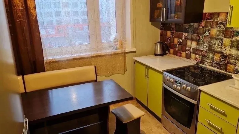 Ищем соседа🔎 м. Нижегородская1️⃣ ищем жителя (парня) на койко-место в квартиру у мцд-2 калитники - метро нижегородская. 📍адрес: нижегородская 70к1. В квартире сделан качественный ремонт, куплена новая мебель. Кухня оборудована, есть духовка и стиральная машинка пешая доступность от метро: 5 минут от мцд-2 калитники (2 станции до курской), 15 минут от метро нижегородская и мцк. В нашей квартире живут приятные увлечённые люди с интересными профессиями или хобби. 💳стоимость: 13.500₽ (включая к/у). Никакой комиссии нет. На длительный срок. Мы любим здоровый образ жизни, поэтому в квартире запрещено пить и курить! 💌писать в лс: @alina_malina14 ➡️предоплату/бронь/заморозку денег/автооплату до просмотра квартиры не вносить! Если по этому объявлению спрашивают какую либо оплату сообщите по контактам в описании канала. - фотография - 4