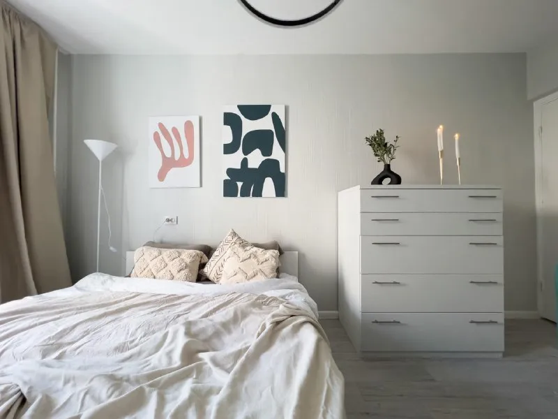 Комната, 11 м² м юго-западная • 13 мин пешком • 3-комнатная квартира • 7 этаж из 9 • ул 26-ти бакинских комиссаров 1 к3, на карте 43 000 ₽/мес, без комиссии большой гайд по аренде холодильник • стиральная машина • интернет • мебель • лифт • посудомойка • кондиционер • с животными • с детьми • телевизор • мусоропровод • консьерж район тропарёво-никулино чистота 4.15 транспорт 4.82 парки и скверы 4.77 агент. Дом панельный 1968 года постройки, есть стихийная парковка. В пешей доступности ранхигс - 17 минут пешком и рудн - 5 минут пешком, парк "никулино" и тропаревский лесопарк, юго-западный лесопарк. Elena, написать уровень доверия средний 🆗 выложить квартиру бесплатно - фотография - 3