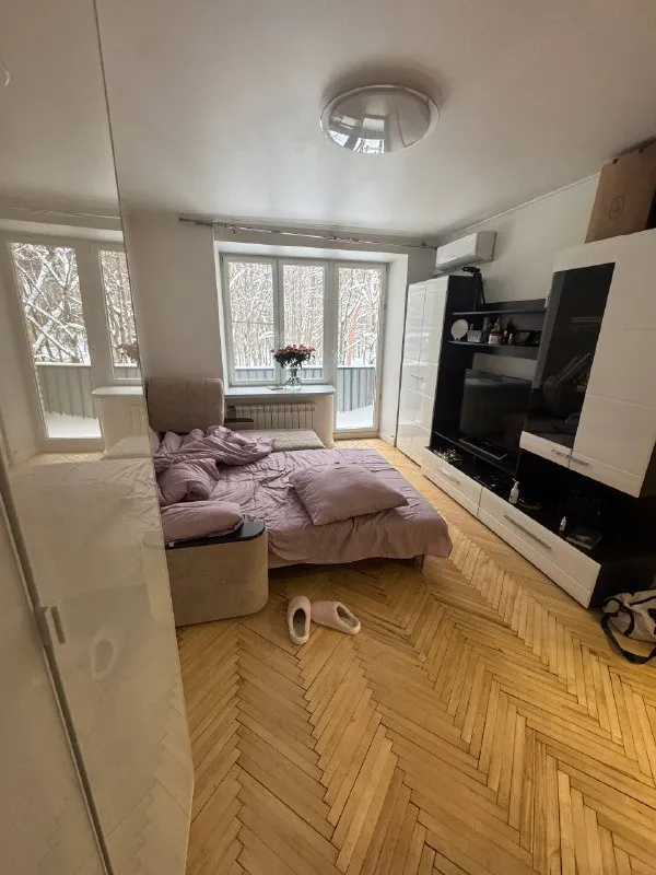 Комната, 45 м² м щукинская • 10 мин пешком • 2-комнатная квартира • 4 этаж из 9 • ш волоколамское 49... - фотография