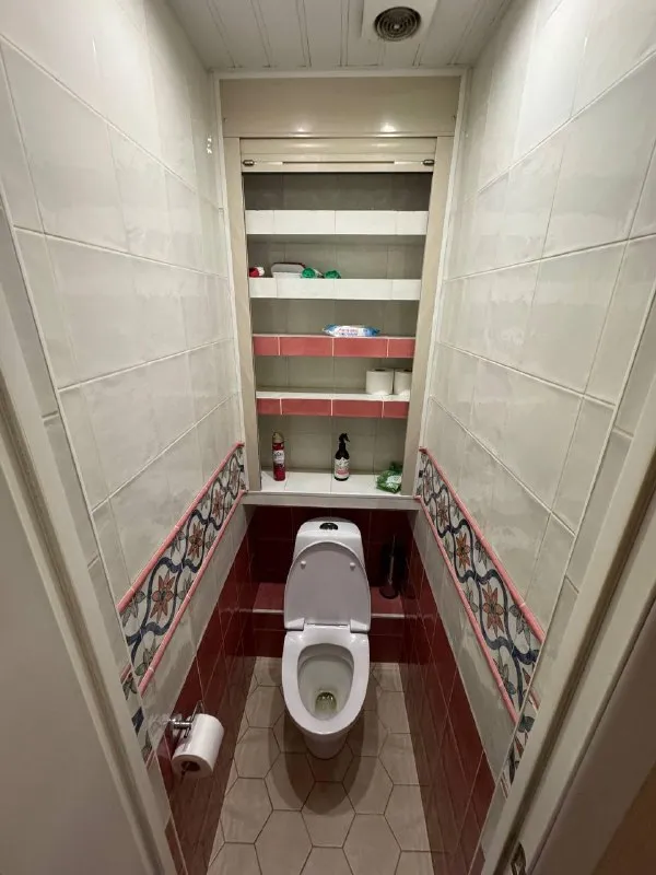 М. Преображенская площадь 📌с 16.01 до конца февраля сдается двухкомнатная квартира 40 м². До метро 30 секунд большая черкизовская д.2к.2 в квартире есть все для проживания: стиралка, духовка, телевизор, посуда, постельное белье. Вся мебель новая, окна выходят во двор. Есть балкон. Квартира находится рядом с метро, идти буквально 30 секунд. До центра (чистые пруды) доезжаю за 15 минут. В 3 минутах ходьбы находится преображенский рынок, на котором часто закупаюсь и вам советую!) ✔️условия проживания: 70.000/месяц + залог + счетчики. 📱@artemssa - фотография - 2