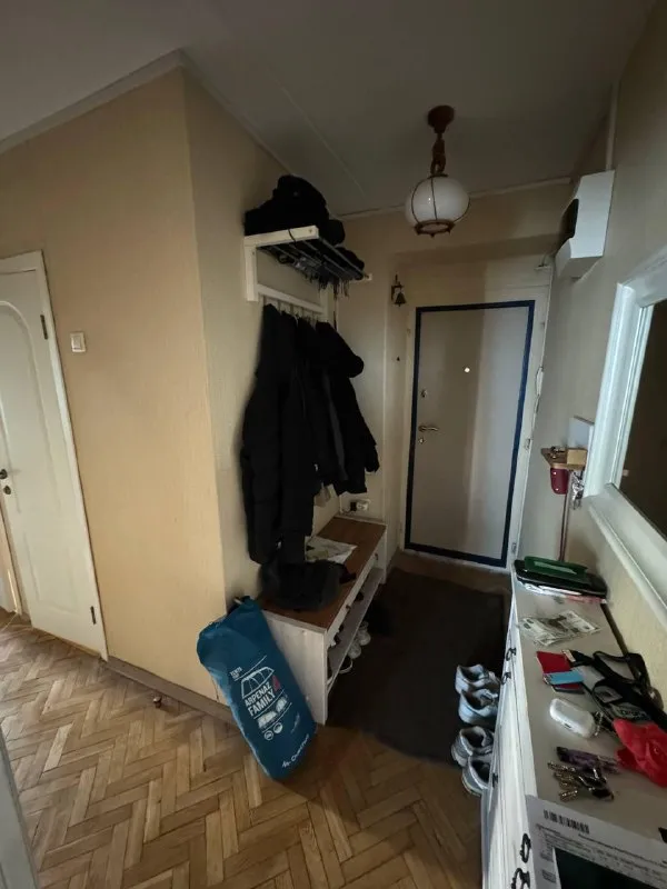 М. Преображенская площадь 📌с 16.01 до конца февраля сдается двухкомнатная квартира 40 м². До метро 30 секунд большая черкизовская д.2к.2 в квартире есть все для проживания: стиралка, духовка, телевизор, посуда, постельное белье. Вся мебель новая, окна выходят во двор. Есть балкон. Квартира находится рядом с метро, идти буквально 30 секунд. До центра (чистые пруды) доезжаю за 15 минут. В 3 минутах ходьбы находится преображенский рынок, на котором часто закупаюсь и вам советую!) ✔️условия проживания: 70.000/месяц + залог + счетчики. 📱@artemssa - фотография - 8