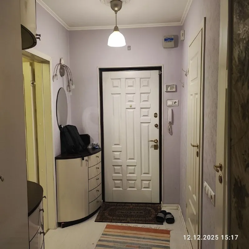 1-комн квартира, 40 м² м марьина роща • 10 мин пешком • 8 этаж из 22 • ул шереметьевская 27, на карте холодильник • стиральная машина • интернет • мебель • кондиционер • лифт • посудомойка • мусоропровод • консьерж • с животными • с детьми • телевизор район марьина роща чистота 3.96 транспорт 4.19 парки и скверы 3.15 собственник. Собственник. Уютная 1к квартира у метро. Балкон. Дорогая мебель, чистая светлая квартира. Сдается 1 раз. Район с полной инфраструктурой, рядом парки и удобная транспортная логистика. Пвз, супермаркеты, метро возможно квартира в первом полугодии будет продаваться, показы по согласованию с вами после марта. © предоплату до просмотра просят только мошенники! Аукцион! Предложи цену в комментариях с рассказом о себе. Собственник напишет в лс на лучшее предложение. Выложить квартиру бесплатно - фотография - 7