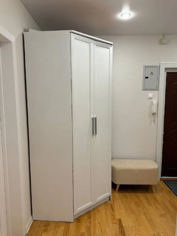 1-к квартира🏙️ м. Фонвизинская1️⃣ сдаётся 1-комнатная квартира у метро фонвизинская (1 минута от метро) 📍адрес: москва, ул. Милашенкова, 7к1 3/14 этаж общая площадь 37,6 м². До м. Фонвизинская 1 минута пешком. Квартира после свежего косметического ремонта, полностью мебелирована. В наличии вся техника: кондиционер, холодильник, микроволновка, телевизор и стиральная машина. Санузел совмещенный, имеется ванна, а также балкон для вашего удобства. Из окон открывается вид на двор, что обеспечивает спокойную атмосферу. Расположение: через дорогу — большой перекрёсток, вкусно — и точка. В доме находятся: helix, копирка, ozon, маникюрные салоны, кофейня и др. В шаговой доступности школы, детские сады, клиники, салоны и разнообразные магазины. 💳условия аренды: цена - 75.000₽/месяц (+ счетчики, интернет). Залог - 1 месяц (можно разбить на 2 месяца). Долгосрочная аренда, доступна к заселению. Собственник, без комиссии. Требования к жильцам - граждане рф, соблюдение тишины, аккуратность. Не курящие, без животных. 💌telegram: @katherine_p_12 - фотография - 7