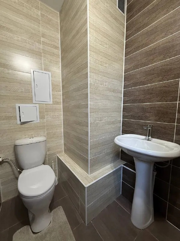 Комната, 20 м² м алтуфьево • 15 мин пешком • 3-комнатная квартира • 13 этаж из 20 • ул илимская 1, на карте 21 000 ₽/мес, без комиссии большой гайд по аренде холодильник • стиральная машина • мебель • посудомойка • интернет • лифт • кондиционер • с животными • с детьми • телевизор • мусоропровод • консьерж район лианозово чистота 3.64 транспорт 4.20 парки и скверы 4.60 субаренда. Ищем соседку в комнату на двоих человек в коливинге. Стоимость указана за место в коммнате. В стоимость включены еженедельный клининг, мастер, онлайн-поддержка по бытовым воаросам. Бесплатный интернет. Свежий современный ремонт, новая мебель и техника. © предоплату до просмотра просят только мошенники! Алла к, написать уровень доверия низкий ⚠️ выложить квартиру бесплатно - фотография - 9