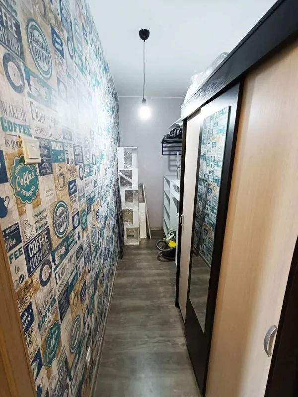 1-комн квартира, 42.7 м² м царицыно • 20 мин на транспорте • 14 этаж из 17 • видное, б-р зеленые аллеи 3, на карте 43 000 ₽/мес, без комиссии большой гайд по аренде интернет • мебель • холодильник • стиральная машина • телевизор • лифт • консьерж • посудомойка • кондиционер • с животными • с детьми • мусоропровод собственник. Квартира свободна на срок от 11 месяцев. Залог - 50000 р. Оплата коммунальных услуг арендатором ~2000р. Квартира с мебелью, посудой, гардеробной. Балкон не утеплен. Тихие соседи, камеры в подъезде. Дом монолит-кирпич, рядом пруд. Инфраструктура полностью отлажена, 15 мин до трц вегас, рядом м. Кантимировская, домодедовская, варшавская © предоплату до просмотра просят только мошенники! Syrebrist, написать уровень доверия низкий ⚠️ выложить квартиру бесплатно - фотография - 5