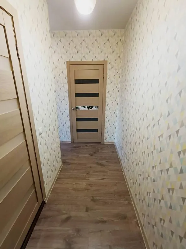 1-комн квартира, 42.7 м² м царицыно • 20 мин на транспорте • 14 этаж из 17 • видное, б-р зеленые аллеи 3, на карте 43 000 ₽/мес, без комиссии большой гайд по аренде интернет • мебель • холодильник • стиральная машина • телевизор • лифт • консьерж • посудомойка • кондиционер • с животными • с детьми • мусоропровод собственник. Квартира свободна на срок от 11 месяцев. Залог - 50000 р. Оплата коммунальных услуг арендатором ~2000р. Квартира с мебелью, посудой, гардеробной. Балкон не утеплен. Тихие соседи, камеры в подъезде. Дом монолит-кирпич, рядом пруд. Инфраструктура полностью отлажена, 15 мин до трц вегас, рядом м. Кантимировская, домодедовская, варшавская © предоплату до просмотра просят только мошенники! Syrebrist, написать уровень доверия низкий ⚠️ выложить квартиру бесплатно - фотография - 8