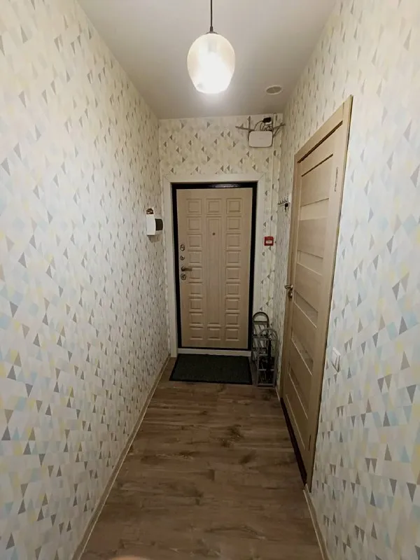 1-комн квартира, 42.7 м² м царицыно • 20 мин на транспорте • 14 этаж из 17 • видное, б-р зеленые аллеи 3, на карте 43 000 ₽/мес, без комиссии большой гайд по аренде интернет • мебель • холодильник • стиральная машина • телевизор • лифт • консьерж • посудомойка • кондиционер • с животными • с детьми • мусоропровод собственник. Квартира свободна на срок от 11 месяцев. Залог - 50000 р. Оплата коммунальных услуг арендатором ~2000р. Квартира с мебелью, посудой, гардеробной. Балкон не утеплен. Тихие соседи, камеры в подъезде. Дом монолит-кирпич, рядом пруд. Инфраструктура полностью отлажена, 15 мин до трц вегас, рядом м. Кантимировская, домодедовская, варшавская © предоплату до просмотра просят только мошенники! Syrebrist, написать уровень доверия низкий ⚠️ выложить квартиру бесплатно - фотография - 9