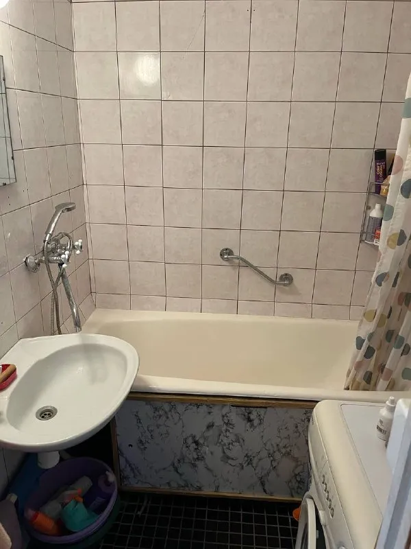 Комната, 12 м² м нагатинский затон • 5 мин пешком • 2-комнатная квартира • 11 этаж из 12 • ул коломенская 13, на карте 30 000 ₽/мес, без комиссии большой гайд по аренде лифт • холодильник • стиральная машина • мебель • интернет • телевизор • мусоропровод • посудомойка • кондиционер • с животными • с детьми • консьерж район нагатинский затон чистота 4.48 транспорт 4.39 парки и скверы 4.93 субаренда. Дата заселения 19 января, долгосрочная аренда, есть один балкон в другой комнате, окна выходят во двор, залог 22500, к. У. Примерно 2000. Одна девушка соседка, работаю из дома. Магазины, вб, озон в 2х минутах. Elvira, написать уровень доверия средний 🆗 выложить квартиру бесплатно - фотография - 4