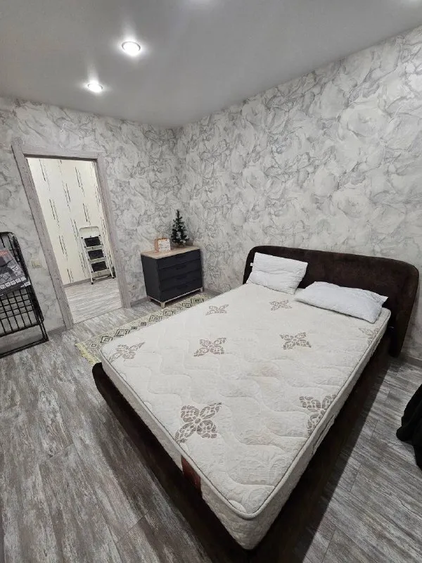 2-к квартира🏙️ м. Преображенская площадь1️⃣ сдается на длительный срок шикарная двухкомнатная квартира после ремонта. Квартира находится на первом этаже кирпичного дома. Очень тёплая, тихие соседи, парк сокольники через русаковскую набережную. 44 м² ищем преимущественно семью для проживания, но готовы рассмотреть другие варианты ! Готовы подстроиться под будущих арендаторов и докупить необходимую мебель в случае необходимости (уже дополнительно едет шкаф-купе в коридор). 💳цена: 90.000₽ + такой же залог, готовы разбить на несколько месяцев 💌telegram: @misha1352012 - фотография - 4