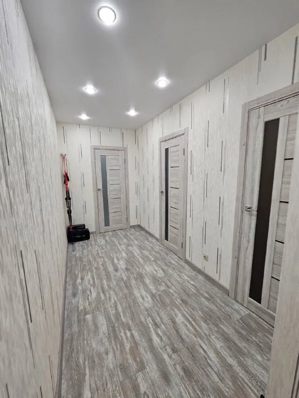 2-к квартира🏙️ м. Преображенская площадь1️⃣ сдается на длительный срок шикарная двухкомнатная квартира после ремонта. Квартира находится на первом этаже кирпичного дома. Очень тёплая, тихие соседи, парк сокольники через русаковскую набережную. 44 м² ищем преимущественно семью для проживания, но готовы рассмотреть другие варианты ! Готовы подстроиться под будущих арендаторов и докупить необходимую мебель в случае необходимости (уже дополнительно едет шкаф-купе в коридор). 💳цена: 90.000₽ + такой же залог, готовы разбить на несколько месяцев 💌telegram: @misha1352012 - фотография - 6