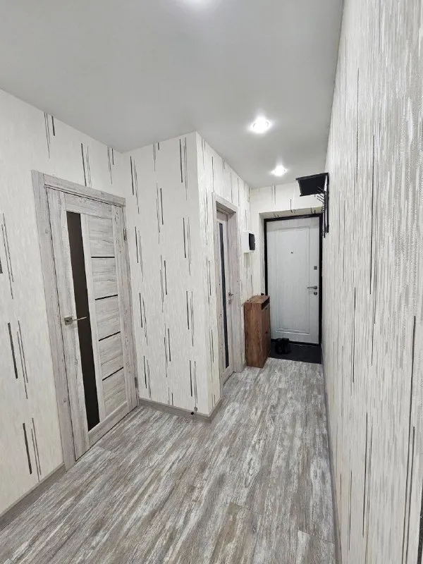 2-к квартира🏙️ м. Преображенская площадь1️⃣ сдается на длительный срок шикарная двухкомнатная квартира после ремонта. Квартира находится на первом этаже кирпичного дома. Очень тёплая, тихие соседи, парк сокольники через русаковскую набережную. 44 м² ищем преимущественно семью для проживания, но готовы рассмотреть другие варианты ! Готовы подстроиться под будущих арендаторов и докупить необходимую мебель в случае необходимости (уже дополнительно едет шкаф-купе в коридор). 💳цена: 90.000₽ + такой же залог, готовы разбить на несколько месяцев 💌telegram: @misha1352012 - фотография - 7