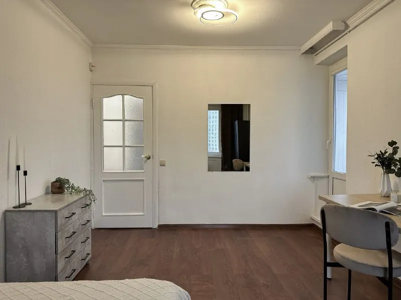 Комната, 14.4 м² м ясенево • 3 мин пешком • 3-комнатная квартира • 9 этаж из 9 • пр-кт новоясеневский 32 к3, на карте 40 000 ₽/мес, без комиссии большой гайд по аренде холодильник • стиральная машина • интернет • мебель • лифт • посудомойка • кондиционер • с животными • с детьми • телевизор • мусоропровод • консьерж район ясенево чистота 4.69 транспорт 4.61 парки и скверы 5.00 агент. Рядом с домом много развлечений: крупный торговый центр, студия йоги, а также термальный комплекс с аквапарком и спа-салоном. В 10 минутах расположен очаровательный парк с усадьбой и конюшней. В стоимость включено: безлимитный wi-fi, еженедельная уборка общественных зон, вся необходимая техника, йога, английский и мероприятия внутри коливинга. Elena, написать уровень доверия средний 🆗 выложить квартиру бесплатно - фотография - 3