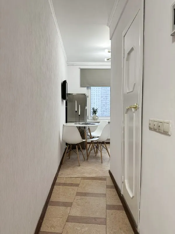 Комната, 14.4 м² м ясенево • 3 мин пешком • 3-комнатная квартира • 9 этаж из 9 • пр-кт новоясеневский 32 к3, на карте 40 000 ₽/мес, без комиссии большой гайд по аренде холодильник • стиральная машина • интернет • мебель • лифт • посудомойка • кондиционер • с животными • с детьми • телевизор • мусоропровод • консьерж район ясенево чистота 4.69 транспорт 4.61 парки и скверы 5.00 агент. Рядом с домом много развлечений: крупный торговый центр, студия йоги, а также термальный комплекс с аквапарком и спа-салоном. В 10 минутах расположен очаровательный парк с усадьбой и конюшней. В стоимость включено: безлимитный wi-fi, еженедельная уборка общественных зон, вся необходимая техника, йога, английский и мероприятия внутри коливинга. Elena, написать уровень доверия средний 🆗 выложить квартиру бесплатно - фотография - 4