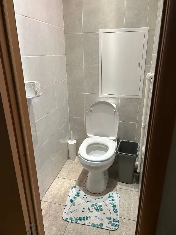 1-комн квартира, 38 м² м римская • 7 мин пешком • 8 этаж из 25 • ул новорогожская 20, на карте 60 000 ₽/мес, без комиссии большой гайд по аренде интернет • кондиционер • телевизор • мусоропровод • мебель • холодильник • стиральная машина • лифт • консьерж • с детьми • посудомойка • с животными таганский район чистота 4.38 транспорт 4.61 парки и скверы 3.31 собственник. Я прошлый арендатор. Переезжаю из-за работы и помогаю найти жильцов вместо себя. Рядом магазины, зал, школа, wb/ озон, кофейни, теннисный корт, бассейн и стадион для бега. Тихие соседи на этаже. И сквер. До центра транспортом 15 минут. Пишите мне в лс, отвечу на все вопросы, заехать можно будет после 17 января. © предоплату до просмотра просят только мошенники! Алина, написать уровень доверия низкий ⚠️ выложить квартиру бесплатно - фотография - 6