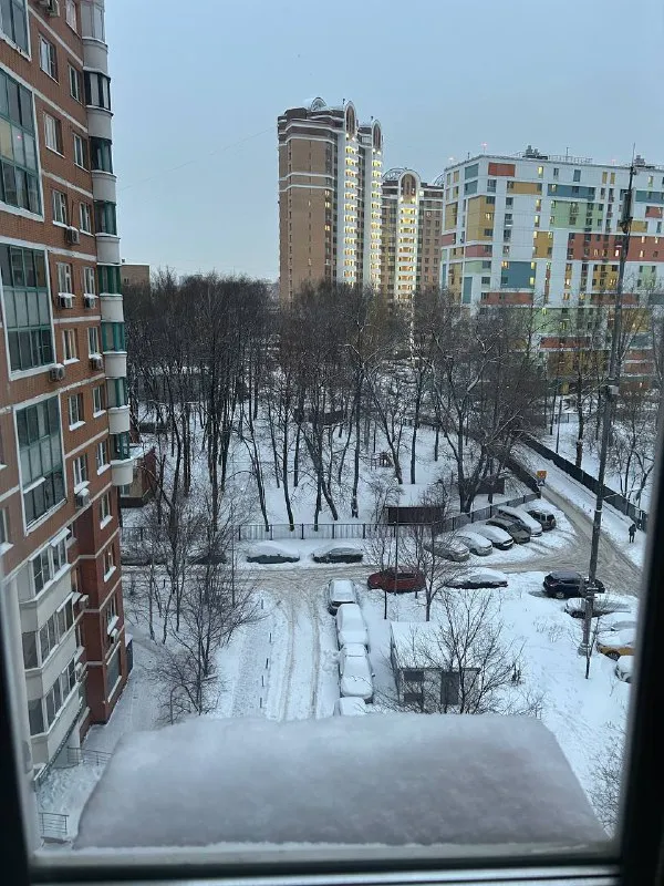 1-комн квартира, 38 м² м римская • 7 мин пешком • 8 этаж из 25 • ул новорогожская 20, на карте 60 000 ₽/мес, без комиссии большой гайд по аренде интернет • кондиционер • телевизор • мусоропровод • мебель • холодильник • стиральная машина • лифт • консьерж • с детьми • посудомойка • с животными таганский район чистота 4.38 транспорт 4.61 парки и скверы 3.31 собственник. Я прошлый арендатор. Переезжаю из-за работы и помогаю найти жильцов вместо себя. Рядом магазины, зал, школа, wb/ озон, кофейни, теннисный корт, бассейн и стадион для бега. Тихие соседи на этаже. И сквер. До центра транспортом 15 минут. Пишите мне в лс, отвечу на все вопросы, заехать можно будет после 17 января. © предоплату до просмотра просят только мошенники! Алина, написать уровень доверия низкий ⚠️ выложить квартиру бесплатно - фотография - 9