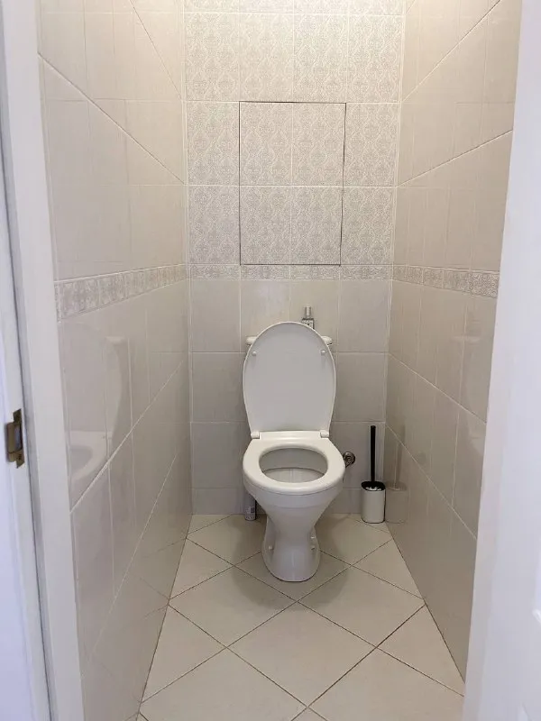 2-к квартира🏙️ м. Вднх6️⃣ сдается уютная двухкомнатная квартира на проспекте мира (алексеевский район), 8 этаж. 📍адрес: проспект мира, 180, 8 этаж. До метро 5 минут пешком площадь 58 м², потолки 3 м. Тихий закрытый благоустроенный двор, много зелени, фонтан, детская площадка. Только на длительный срок, для личного проживания - не под бизнес. В квартире нельзя курить 🚫  💳аренда: 95.000₽ + счетчики и интернет. Залог - 95.000₽. Собственник, комиссий нет. 💠 изолированные комнаты, раздельный санузел 💠 вся техника: посудомойка, стиралка, пылесос, кондиционер и пр 💠 в спальне двуспальная кровать с местом для хранения и шкаф mobel und zeit, матрас аскона. Раскладной диван в гостиной с местом для хранения 💠 рядом вднх, ботанический сад, аптекарский огород, парк сокольники. В доме - сбер, втб, пекарня, магнолия 💠 тихий благоустроенный двор, фонтан, детская и спортивная площадки, много зелени летом 💌пишите в whatsapp/тг: +7-916-153-25-65 ➡️предоплату/бронь/заморозку денег/автооплату до просмотра квартиры не вносить! Если по этому объявлению спрашивают какую либо оплату сообщите по контактам в описании канала. - фотография - 10