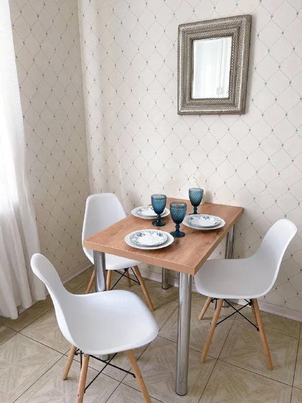 2-к квартира🏙️ м. Вднх6️⃣ сдается уютная двухкомнатная квартира на проспекте мира (алексеевский район), 8 этаж. 📍адрес: проспект мира, 180, 8 этаж. До метро 5 минут пешком площадь 58 м², потолки 3 м. Тихий закрытый благоустроенный двор, много зелени, фонтан, детская площадка. Только на длительный срок, для личного проживания - не под бизнес. В квартире нельзя курить 🚫  💳аренда: 95.000₽ + счетчики и интернет. Залог - 95.000₽. Собственник, комиссий нет. 💠 изолированные комнаты, раздельный санузел 💠 вся техника: посудомойка, стиралка, пылесос, кондиционер и пр 💠 в спальне двуспальная кровать с местом для хранения и шкаф mobel und zeit, матрас аскона. Раскладной диван в гостиной с местом для хранения 💠 рядом вднх, ботанический сад, аптекарский огород, парк сокольники. В доме - сбер, втб, пекарня, магнолия 💠 тихий благоустроенный двор, фонтан, детская и спортивная площадки, много зелени летом 💌пишите в whatsapp/тг: +7-916-153-25-65 ➡️предоплату/бронь/заморозку денег/автооплату до просмотра квартиры не вносить! Если по этому объявлению спрашивают какую либо оплату сообщите по контактам в описании канала. - фотография - 2