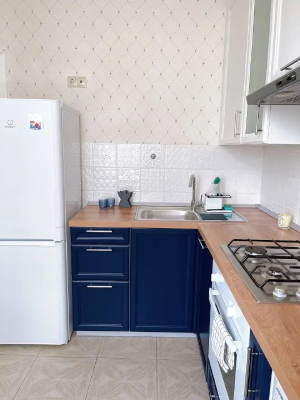 2-к квартира🏙️ м. Вднх6️⃣ сдается уютная двухкомнатная квартира на проспекте мира (алексеевский район), 8 этаж. 📍адрес: проспект мира, 180, 8 этаж. До метро 5 минут пешком площадь 58 м², потолки 3 м. Тихий закрытый благоустроенный двор, много зелени, фонтан, детская площадка. Только на длительный срок, для личного проживания - не под бизнес. В квартире нельзя курить 🚫  💳аренда: 95.000₽ + счетчики и интернет. Залог - 95.000₽. Собственник, комиссий нет. 💠 изолированные комнаты, раздельный санузел 💠 вся техника: посудомойка, стиралка, пылесос, кондиционер и пр 💠 в спальне двуспальная кровать с местом для хранения и шкаф mobel und zeit, матрас аскона. Раскладной диван в гостиной с местом для хранения 💠 рядом вднх, ботанический сад, аптекарский огород, парк сокольники. В доме - сбер, втб, пекарня, магнолия 💠 тихий благоустроенный двор, фонтан, детская и спортивная площадки, много зелени летом 💌пишите в whatsapp/тг: +7-916-153-25-65 ➡️предоплату/бронь/заморозку денег/автооплату до просмотра квартиры не вносить! Если по этому объявлению спрашивают какую либо оплату сообщите по контактам в описании канала. - фотография - 3