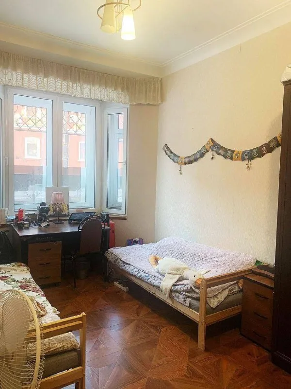 Ищем девушку🔎 м. Курская5️⃣ сдaeтся место в женской комнате в 3-х комнатной квартире на малом демидо... - фотография