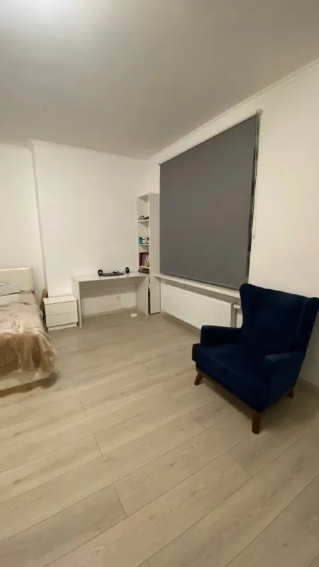 Комната🏙️ мцд-4 москва-сити🚆 всем привет! По причине переезда соседки сдается комната в 3-х комнатной квартире, в двух других комнатах живут девушки, одна работает 5/2 в офисе, другая - дома на удаленке. 📍местоположение: мцд москва сити (напротив подъезда), м. Москва сити/шелепиха, до афимолла можно дойти пешком по переходу 📍адрес: мукомольный проезд 2, подъезд 2. 💳стоимость очень приятная: 30.000 + залог 26.500₽ (возвращается при выезде), оплата за свет, воду и интернет выходит примерно до 1.500₽. Оплата каждого 20-числа месяца, в связи с этим заезд оперативный - с 20 января. ❗️по причине аллергии не рассматриваем соседей с животными (если это только не рыбка или черепашка😄) из комнаты уедет матрас, стеллаж, комод и стол готовы оперативно показать квартиру, контакты для связи 💌telegram: @err321xta и @polina_drsh - фотография - 4