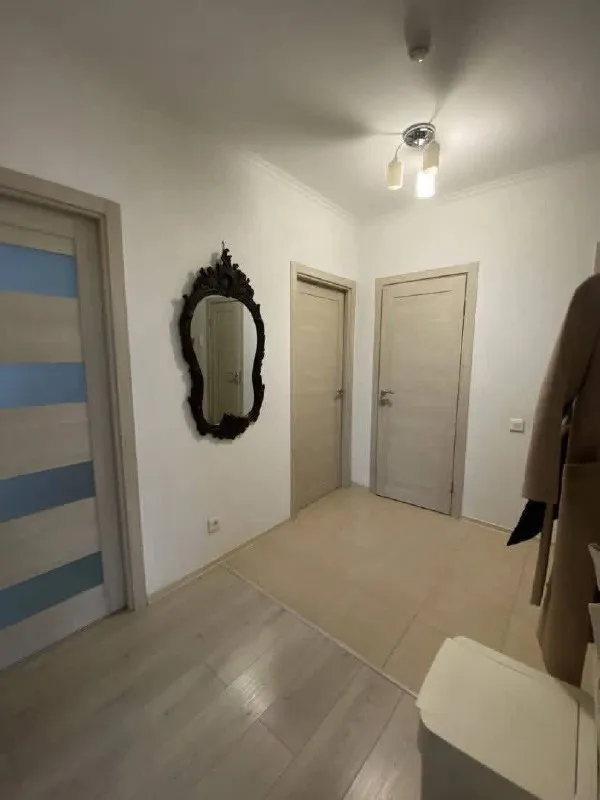 Комната🏙️ мцд-4 москва-сити🚆 всем привет! По причине переезда соседки сдается комната в 3-х комнатной квартире, в двух других комнатах живут девушки, одна работает 5/2 в офисе, другая - дома на удаленке. 📍местоположение: мцд москва сити (напротив подъезда), м. Москва сити/шелепиха, до афимолла можно дойти пешком по переходу 📍адрес: мукомольный проезд 2, подъезд 2. 💳стоимость очень приятная: 30.000 + залог 26.500₽ (возвращается при выезде), оплата за свет, воду и интернет выходит примерно до 1.500₽. Оплата каждого 20-числа месяца, в связи с этим заезд оперативный - с 20 января. ❗️по причине аллергии не рассматриваем соседей с животными (если это только не рыбка или черепашка😄) из комнаты уедет матрас, стеллаж, комод и стол готовы оперативно показать квартиру, контакты для связи 💌telegram: @err321xta и @polina_drsh - фотография - 6