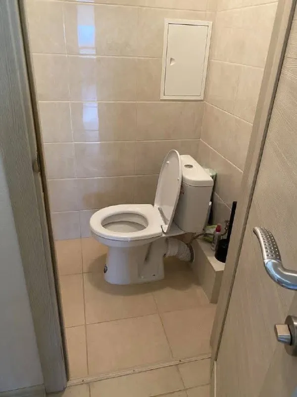 Комната🏙️ мцд-4 москва-сити🚆 всем привет! По причине переезда соседки сдается комната в 3-х комнатной квартире, в двух других комнатах живут девушки, одна работает 5/2 в офисе, другая - дома на удаленке. 📍местоположение: мцд москва сити (напротив подъезда), м. Москва сити/шелепиха, до афимолла можно дойти пешком по переходу 📍адрес: мукомольный проезд 2, подъезд 2. 💳стоимость очень приятная: 30.000 + залог 26.500₽ (возвращается при выезде), оплата за свет, воду и интернет выходит примерно до 1.500₽. Оплата каждого 20-числа месяца, в связи с этим заезд оперативный - с 20 января. ❗️по причине аллергии не рассматриваем соседей с животными (если это только не рыбка или черепашка😄) из комнаты уедет матрас, стеллаж, комод и стол готовы оперативно показать квартиру, контакты для связи 💌telegram: @err321xta и @polina_drsh - фотография - 7