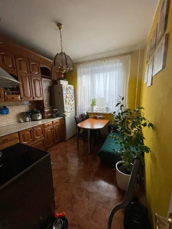 Комната🏙️ м. Улица академика янгеля9️⃣ сдаётся уютная комната для одной девушки в 2-комнатной квартире. 📍 метро академика янгеля – 6 минут пешком ✨ о квартире и комнате: ▪️ просторная (20 м²), светлая комната с балконом ▪️ много мест для хранения вещей ▪️ чистая, уютная квартира, в которой приятно жить 👩 о себе : ▪️ мне 30 лет, я спокойная, адекватная, работающая 5/2 ▪️ живу здесь уже 8.. . Background-image:url('//telegram. Org/img/emoji/40/f09f8fa1.png')">🏡 плюсы проживания: ▪️ хозяева не беспокоят, живут в другом городе (приезжают раз в год в лучшем случае ) ▪️ тихие, комфортные условия для жизни, все рядом и в пешей доступности 💳стоимость: ▪️ 30.000₽/месяц (включая ку, интернет, домофон и прочее) ▪️ депозит 20.000₽ (возвращается при выезде) ▪️ оплата до 25 числа каждого месяца с 15 по 20.01 буду в отъезде и просмотры возможны начиная с 21.01 если ты ищешь уютный, комфортный дом, а не просто место для сна – пиши, будем знакомиться! 😊 💌telegram: @ya_styusha - фотография - 2