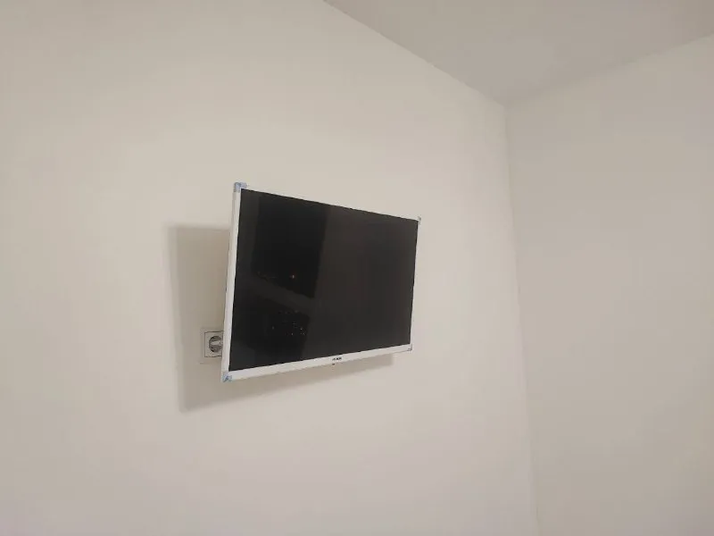 Студия🏙️ м. Алтуфьево/бибирево9️⃣ сдаётся студия от собственника. 3 этаж в новостройке 2024 года. Есть телевизор, wi-fi, кондиционер, стиральная машина, мебель. Можно с детьми и животными. 📍адрес: метро алтуфьево или бибирево. Ул. Корнейчука, жк клементин. На длительный срок. Просмотр по договорённости. 💳оплата: 55.000₽ в месяц, депозит 20.000₽ + счётчики (около 1.000₽-2.000₽ в месяц). 💌whatsapp, telegram: +7-925-734-56-41 @aleksandr_kav12 - фотография - 2