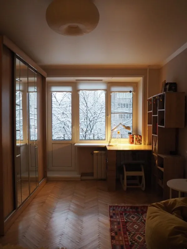 1-комн квартира, 36 м² м волоколамская • 35 мин на транспорте • 3 этаж из 5 • дедовск, ул энергетиков 16, на карте 35 000 ₽/мес, без комиссии большой гайд по аренде с животными • холодильник • стиральная машина • мебель • интернет • посудомойка • кондиционер • с детьми • телевизор • мусоропровод • лифт • консьерж собственник. В пешей доступности: 3 продуктовых магазина, спортивный зал, пвз wildberries и ozon, пункт «гемотест», ателье. До станции электричек 8 минут пешком по прямой. В квартире есть открытый балкон. Зимой не продувает, внутри комфортно и тепло. Ориентировочная дата заселения 29.01.2026. Срок сдачи до 01.09.2026 с возможностью продления. © предоплату до просмотра просят только мошенники! Ася, написать уровень доверия низкий ⚠️ выложить квартиру бесплатно - фотография - 2