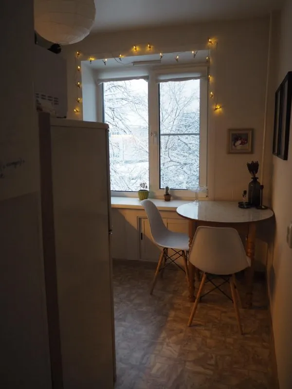 1-комн квартира, 36 м² м волоколамская • 35 мин на транспорте • 3 этаж из 5 • дедовск, ул энергетиков 16, на карте 35 000 ₽/мес, без комиссии большой гайд по аренде с животными • холодильник • стиральная машина • мебель • интернет • посудомойка • кондиционер • с детьми • телевизор • мусоропровод • лифт • консьерж собственник. В пешей доступности: 3 продуктовых магазина, спортивный зал, пвз wildberries и ozon, пункт «гемотест», ателье. До станции электричек 8 минут пешком по прямой. В квартире есть открытый балкон. Зимой не продувает, внутри комфортно и тепло. Ориентировочная дата заселения 29.01.2026. Срок сдачи до 01.09.2026 с возможностью продления. © предоплату до просмотра просят только мошенники! Ася, написать уровень доверия низкий ⚠️ выложить квартиру бесплатно - фотография - 7