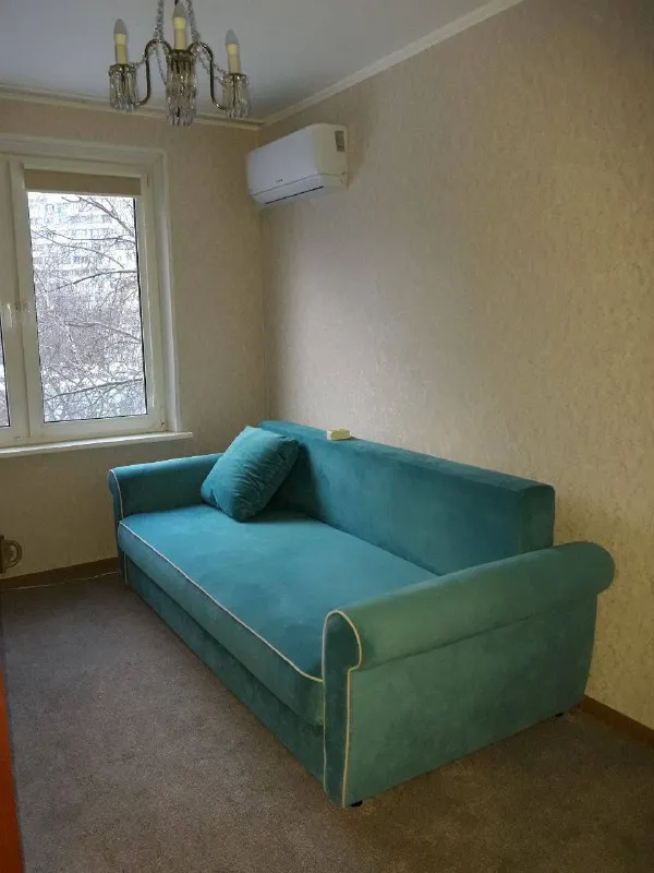 Комната🏙️ мцд-2 курьяново🚆 сдам комнату в 3-х комнатной квартире. Район марьино (метро марьино). Мцд-2 курьяново. Женщине аккуратной, платёжеспособной, без детей и животных. Гражданство рф! В одной комнате живу я, собственник. В другой - девушка студентка. Рядом остановка гор транспорта и маршруток. Много магазинов пятерочка, евроспар, перекрёсток. Чистый подьезд. Хорошие соседи. 💳цена: 25.000₽ в месяц, без залога и доплат. Оплата точно в срок за месяц вперёд без задержек. 💌можно написать в телеграм и whatsapp, если я на работе и трубку не беру: +7-905-582-15-52 светлана. ➡️предоплату/бронь/заморозку денег/автооплату до просмотра квартиры не вносить! Если по этому объявлению спрашивают какую либо оплату сообщите по контактам в описании канала. - фотография - 4