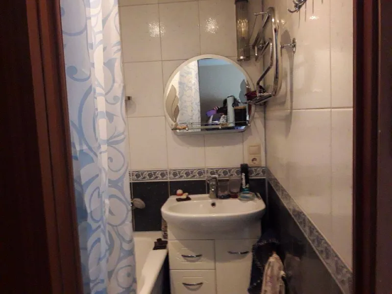 Комната🏙️ мцд-2 курьяново🚆 сдам комнату в 3-х комнатной квартире. Район марьино (метро марьино). Мцд-2 курьяново. Женщине аккуратной, платёжеспособной, без детей и животных. Гражданство рф! В одной комнате живу я, собственник. В другой - девушка студентка. Рядом остановка гор транспорта и маршруток. Много магазинов пятерочка, евроспар, перекрёсток. Чистый подьезд. Хорошие соседи. 💳цена: 25.000₽ в месяц, без залога и доплат. Оплата точно в срок за месяц вперёд без задержек. 💌можно написать в телеграм и whatsapp, если я на работе и трубку не беру: +7-905-582-15-52 светлана. ➡️предоплату/бронь/заморозку денег/автооплату до просмотра квартиры не вносить! Если по этому объявлению спрашивают какую либо оплату сообщите по контактам в описании канала. - фотография - 5